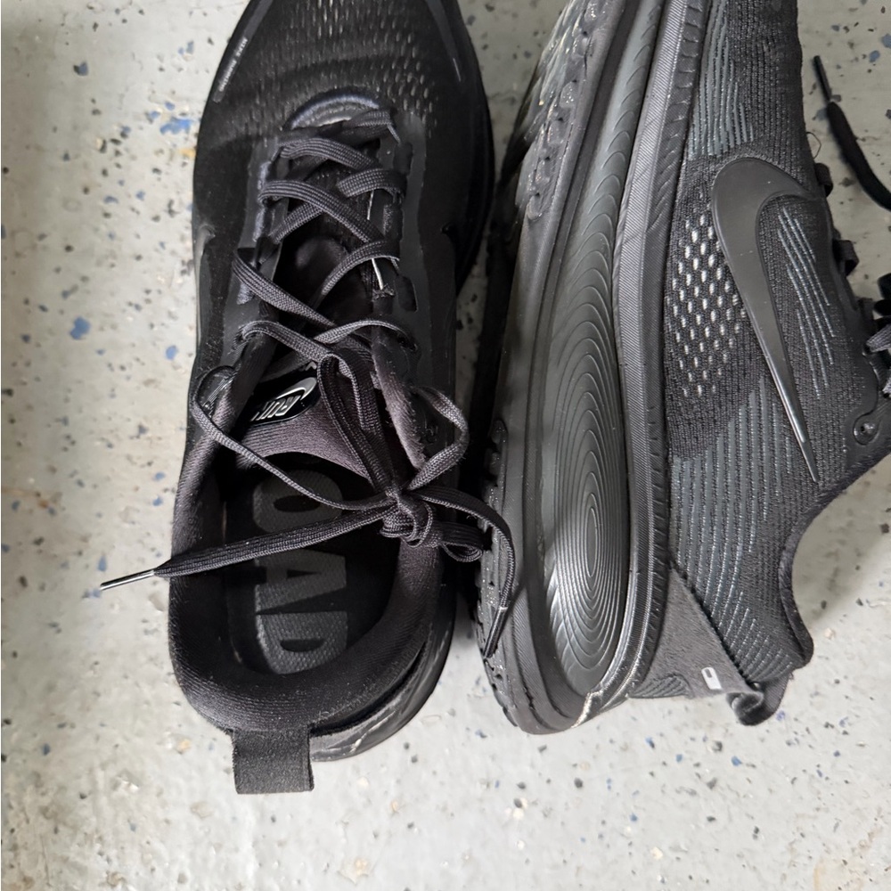 Men's Black Running Shoes - Nike (Invisible Swoosh)